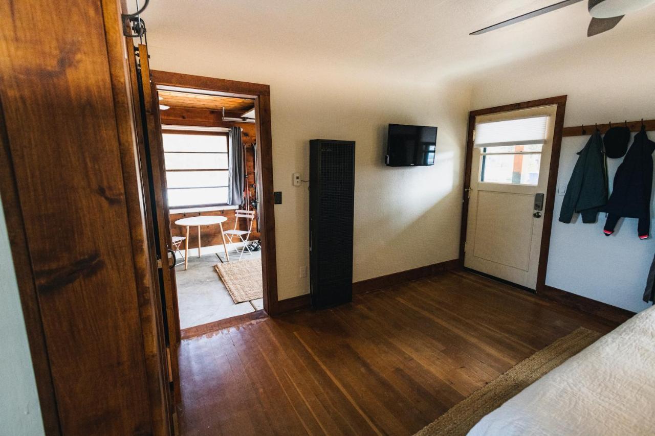 Left Coast Lodge - Pet Friendly ซิสเตอร์ส ภายนอก รูปภาพ