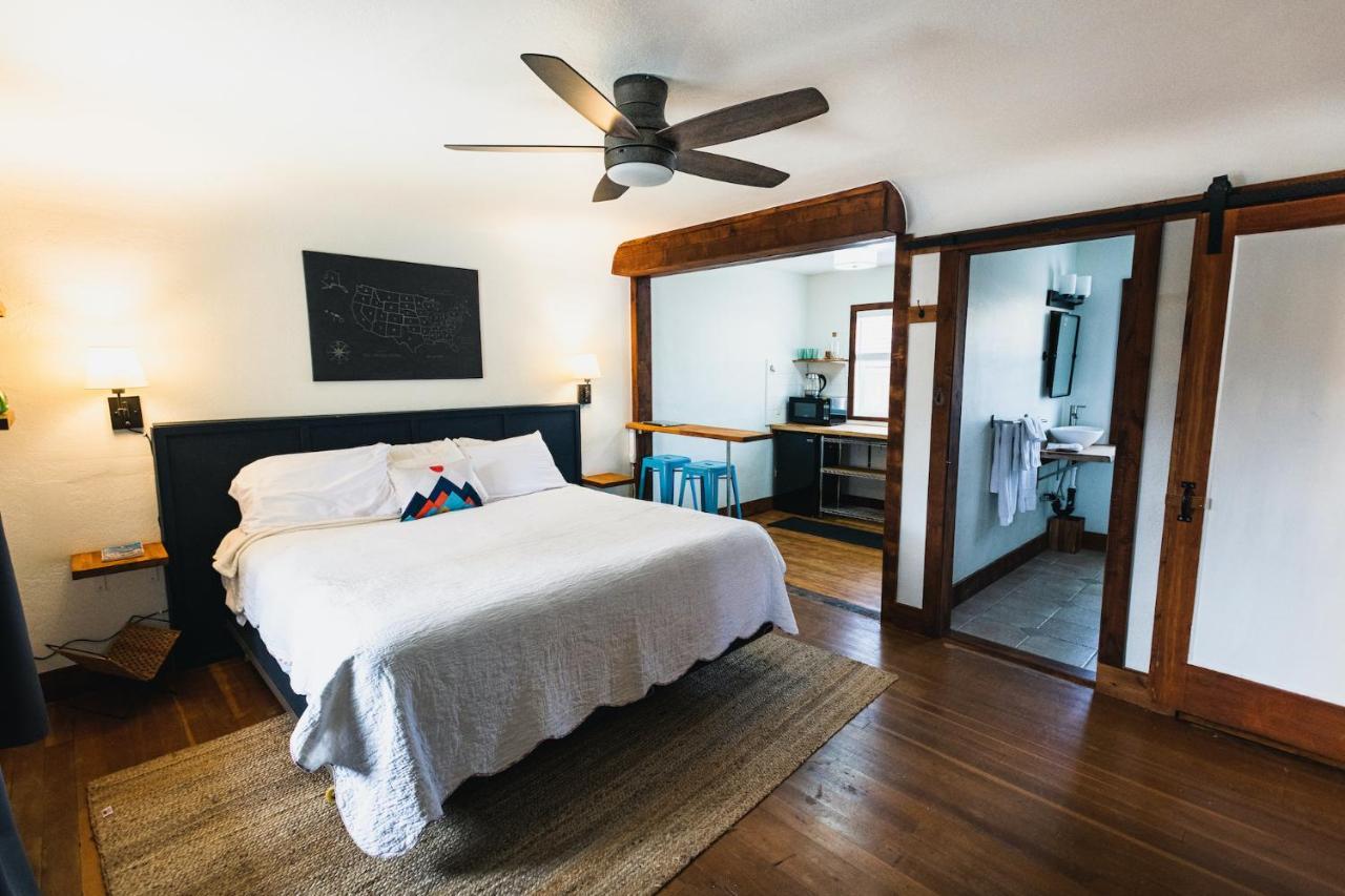 Left Coast Lodge - Pet Friendly ซิสเตอร์ส ภายนอก รูปภาพ
