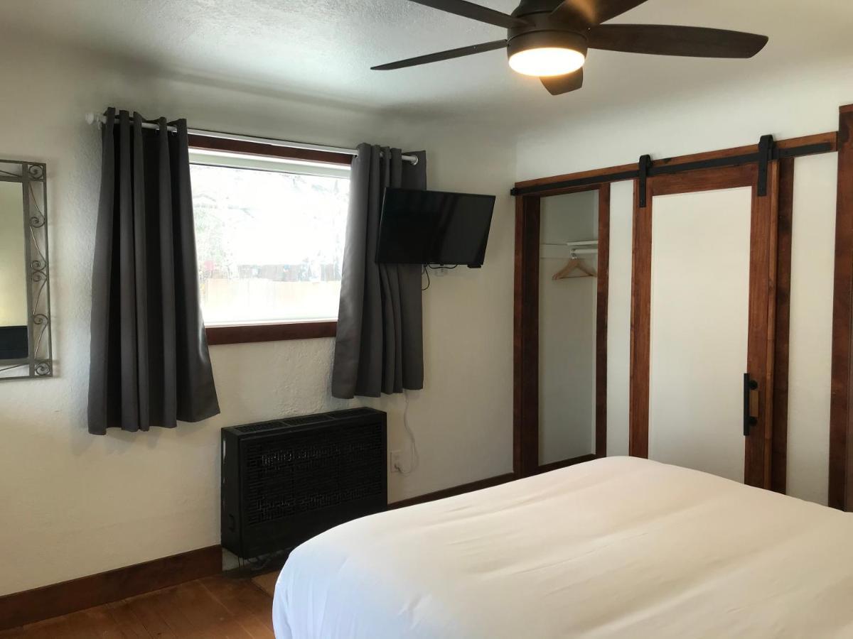 Left Coast Lodge - Pet Friendly ซิสเตอร์ส ภายนอก รูปภาพ