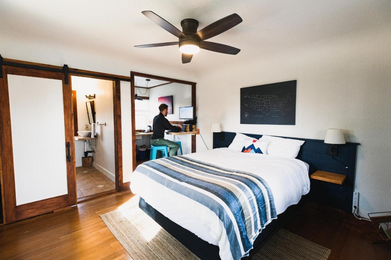 Left Coast Lodge - Pet Friendly ซิสเตอร์ส ภายนอก รูปภาพ