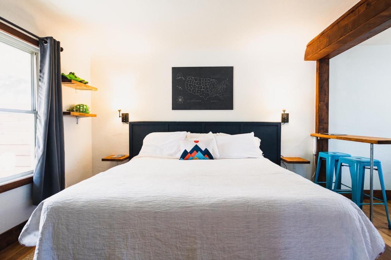 Left Coast Lodge - Pet Friendly ซิสเตอร์ส ภายนอก รูปภาพ