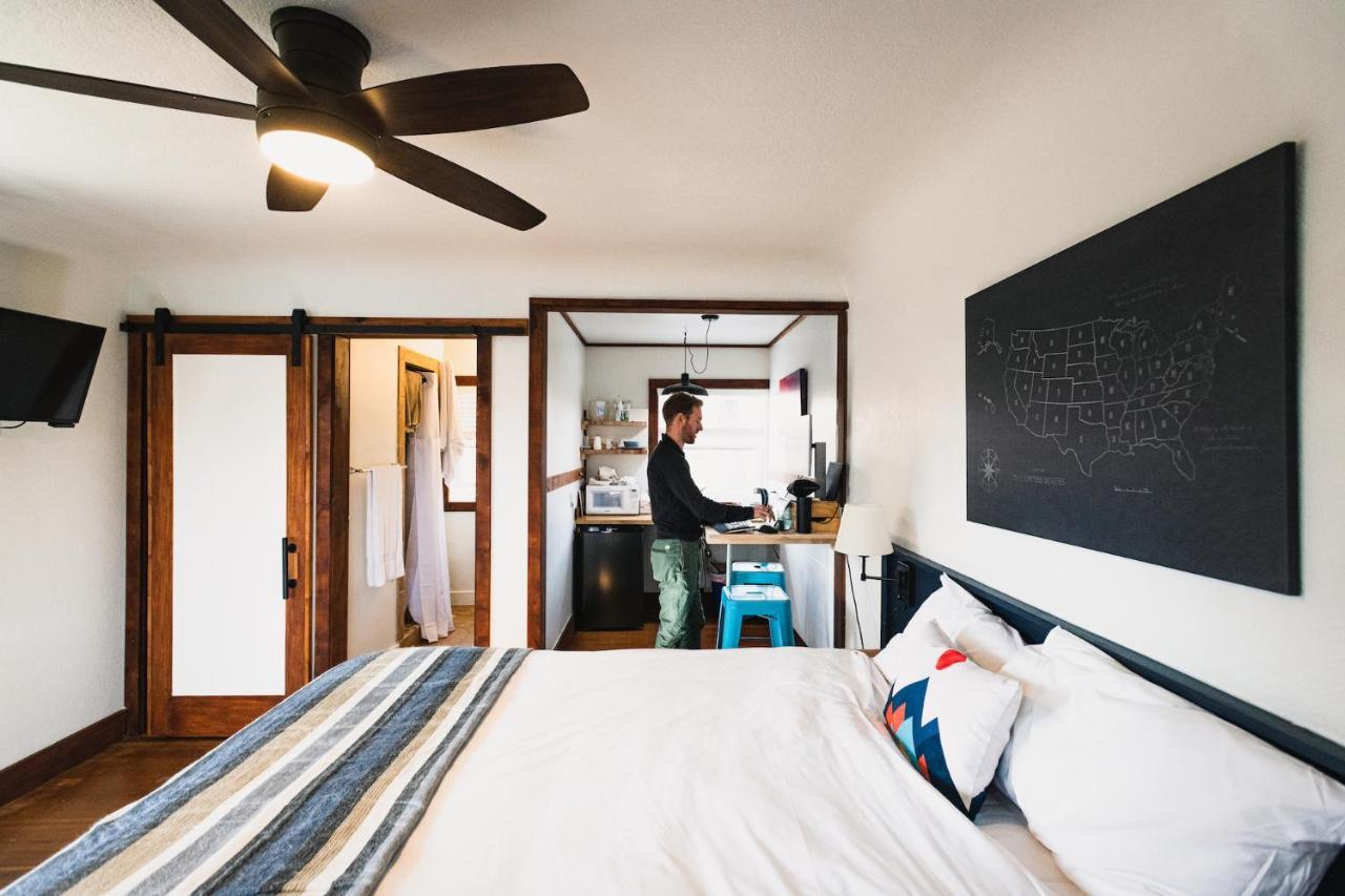 Left Coast Lodge - Pet Friendly ซิสเตอร์ส ภายนอก รูปภาพ