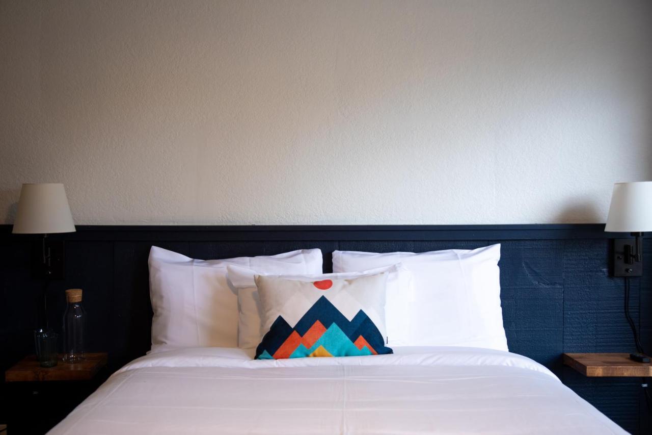 Left Coast Lodge - Pet Friendly ซิสเตอร์ส ภายนอก รูปภาพ