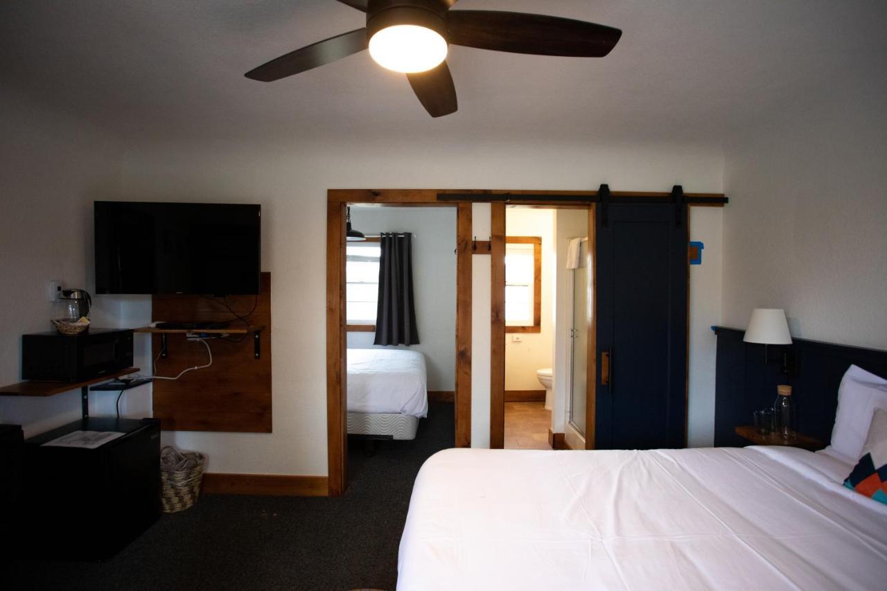 Left Coast Lodge - Pet Friendly ซิสเตอร์ส ภายนอก รูปภาพ