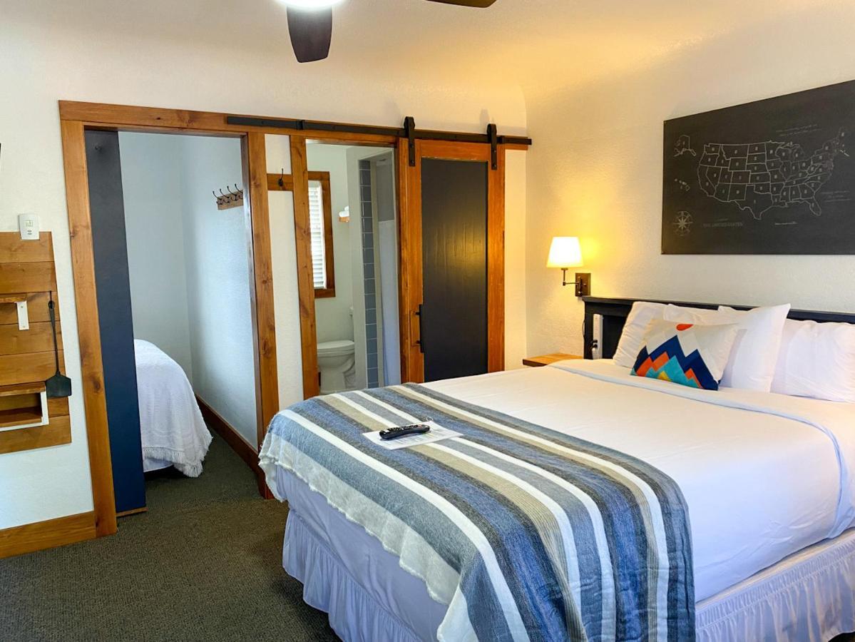 Left Coast Lodge - Pet Friendly ซิสเตอร์ส ภายนอก รูปภาพ